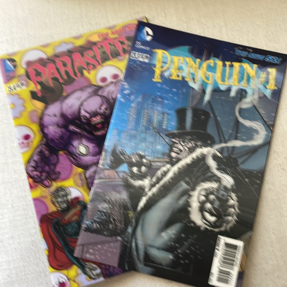 The Penguin #1 (23.3) and The Parasite # 1 (23.4) lenticular comic books